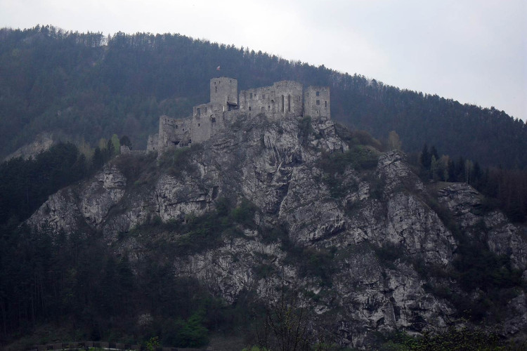 hrad-strecno-2020-1.jpg